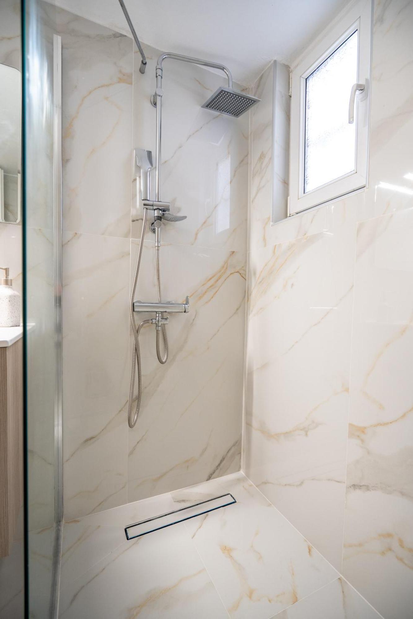 Neo Irakleio Train St. 1 Bedrm 4 Pers. Apartment Athene Buitenkant foto